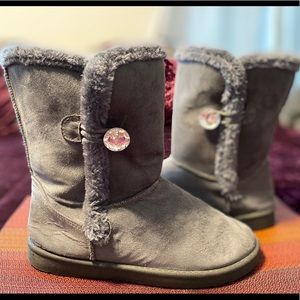 Grey winter boots